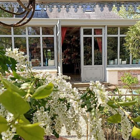 Bed and Breakfast Un Parfum De Violette Fourneville Exterior foto
