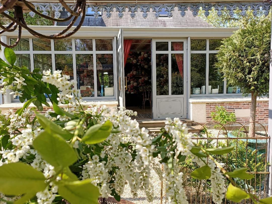 Bed and Breakfast Un Parfum De Violette Fourneville Exterior foto