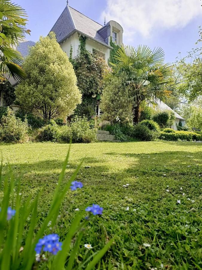 Bed and Breakfast Un Parfum De Violette Fourneville Exterior foto