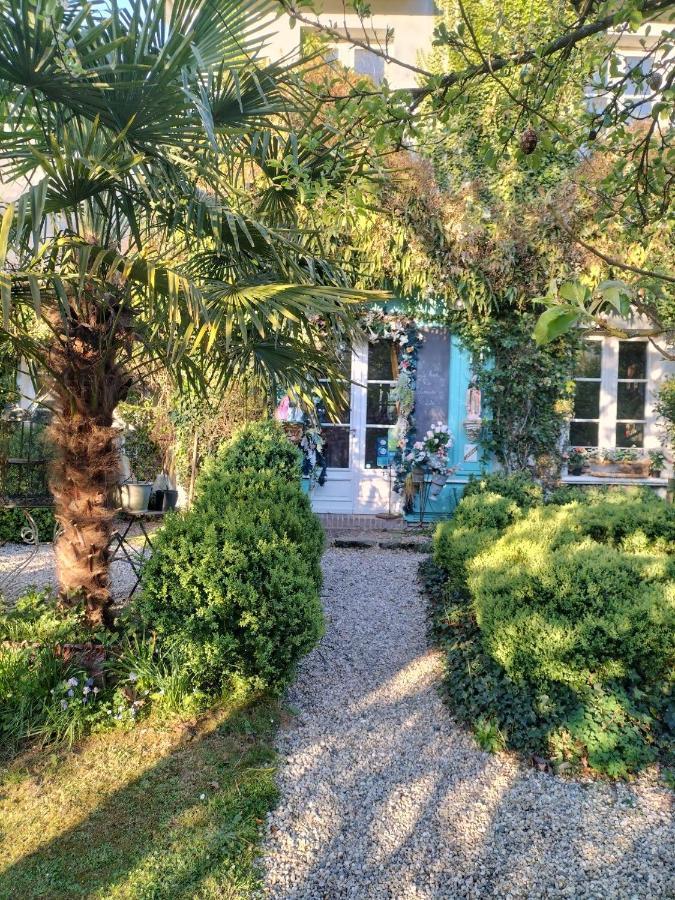Bed and Breakfast Un Parfum De Violette Fourneville Exterior foto