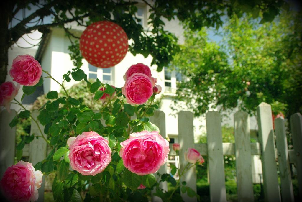Bed and Breakfast Un Parfum De Violette Fourneville Exterior foto