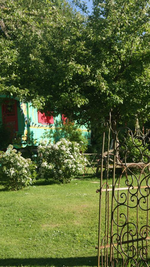 Bed and Breakfast Un Parfum De Violette Fourneville Exterior foto